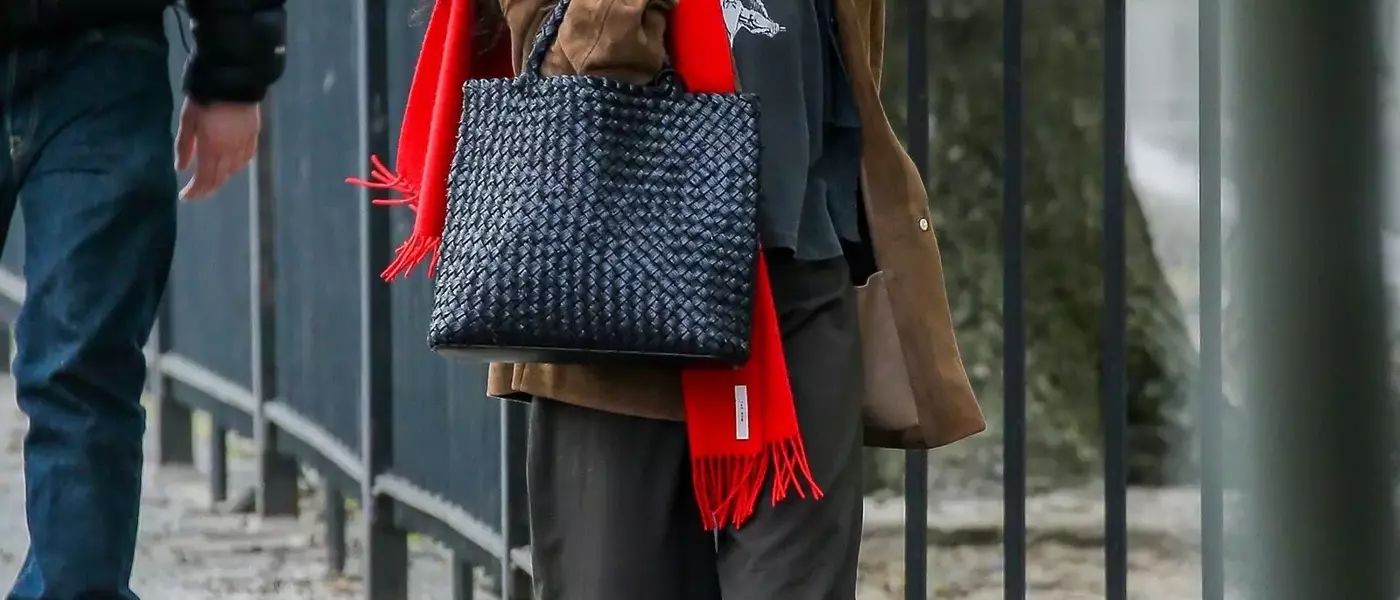 Zoë Kravitz's London Ensemble: Mastering Trans-seasonal Style
