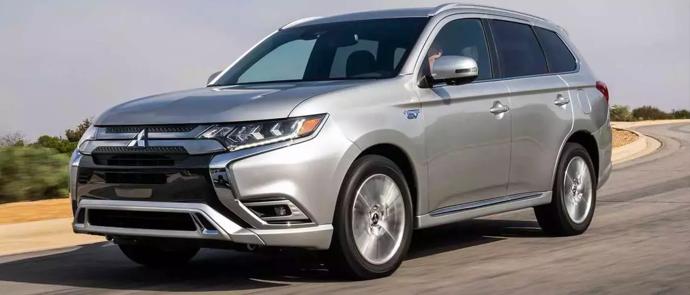 Mitsubishi Expands Recall for Outlander SUV Liftgate Issues