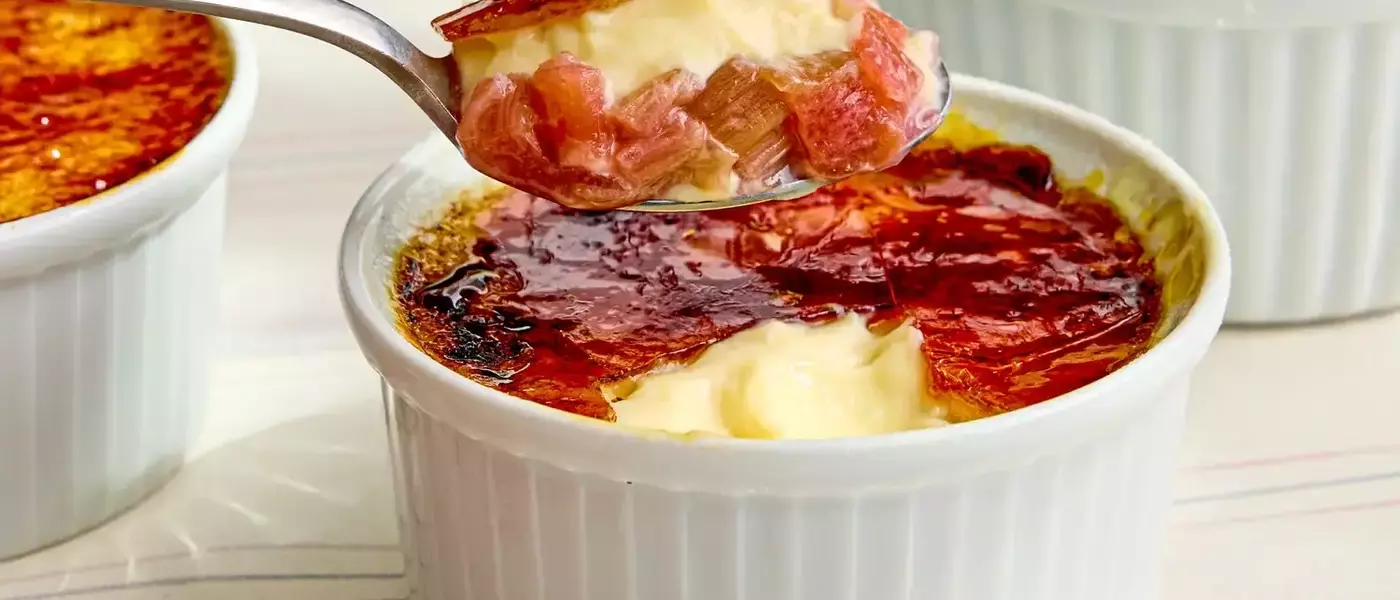 Strawberry Rhubarb and Vanilla Custard: A Seasonal Delight