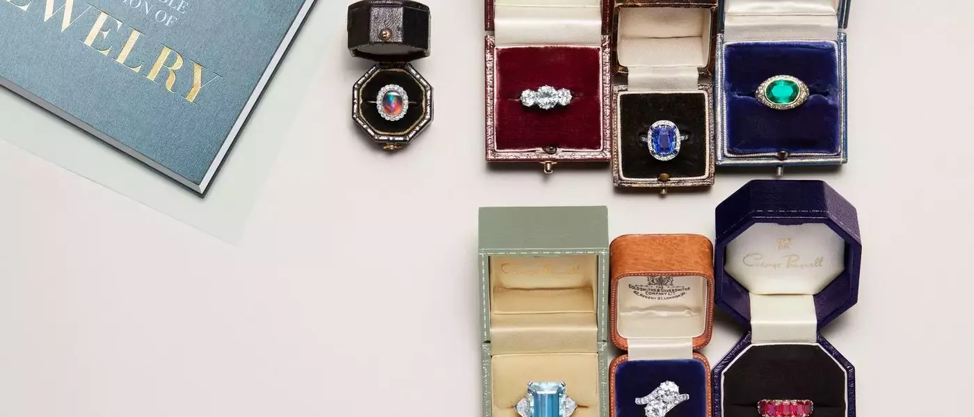 A Guide to Selecting the Perfect Antique Engagement Ring