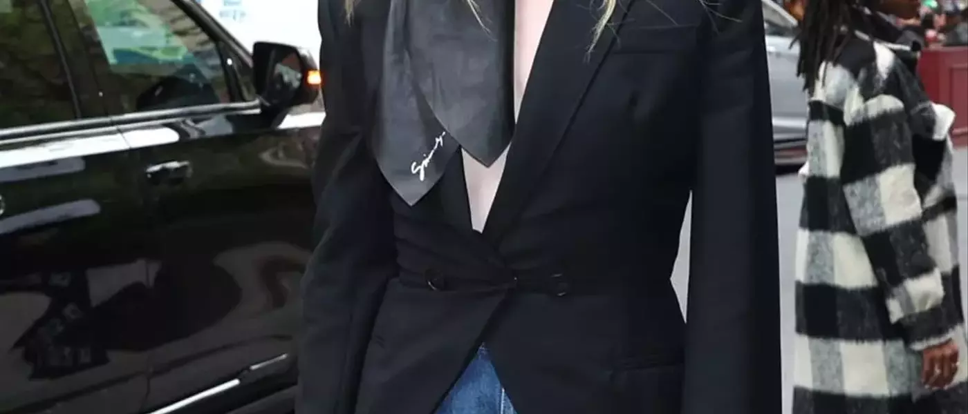 Sarah Pidgeon Embraces Carolyn Bessette Kennedy's Style Legacy with a Modern Twist