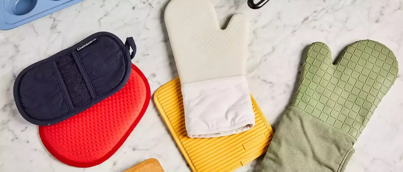 The Best Oven Mitts and Pot Holders to Protect Your Hands