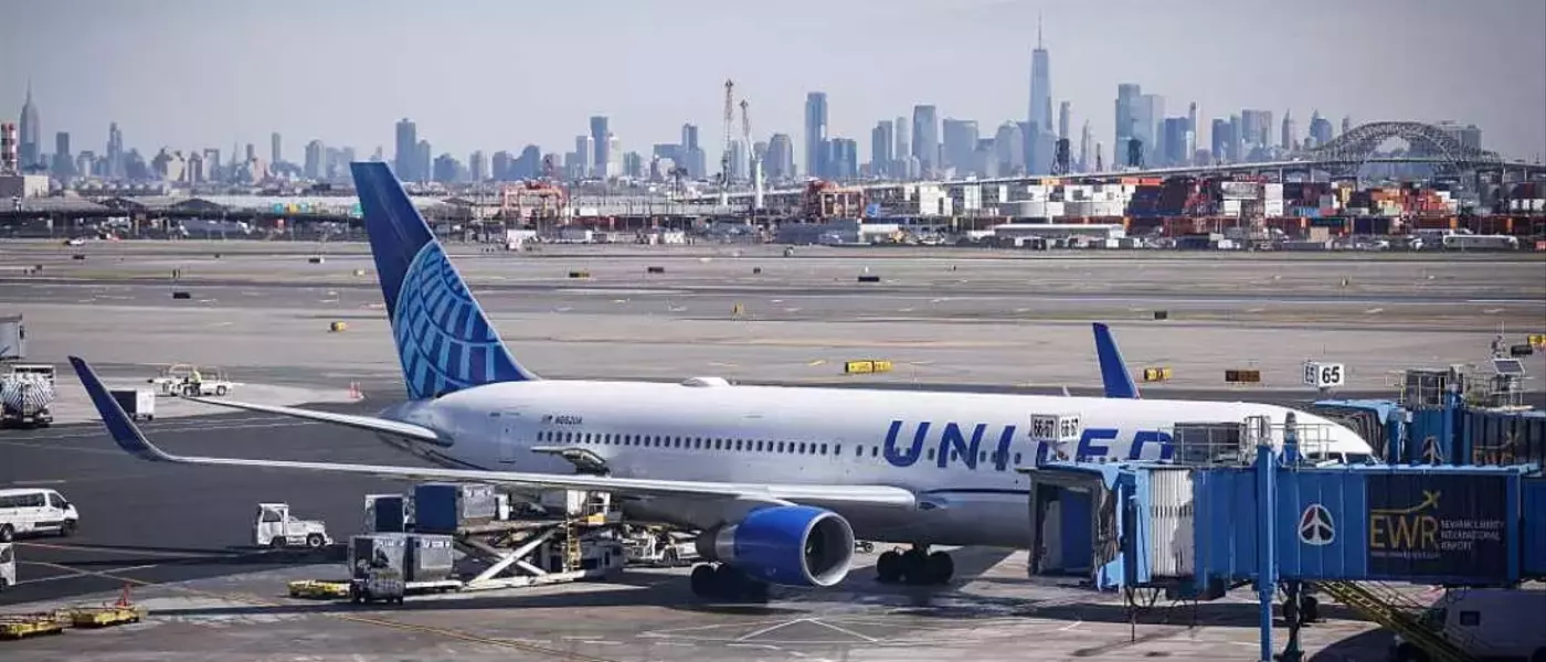 United Airlines Jet Collides with Light Pole and Truck Near Newark Airport During Landing