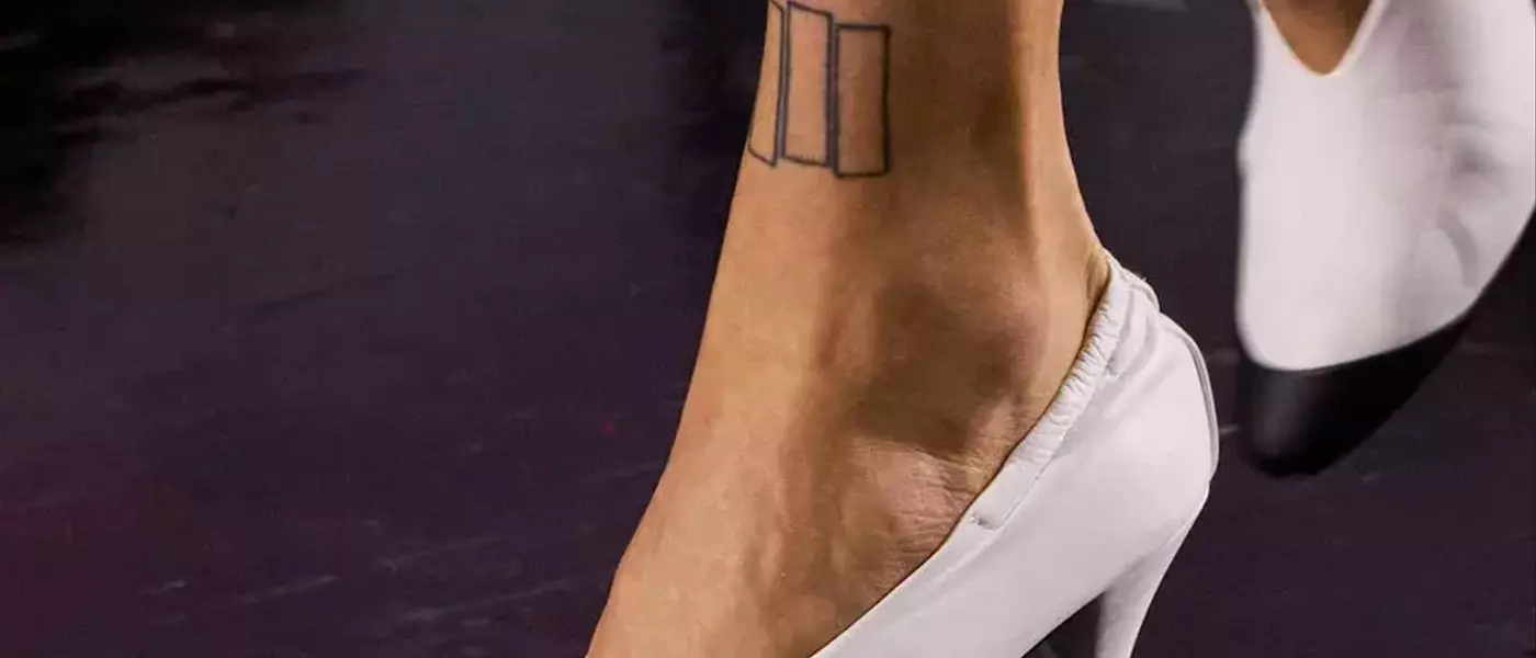 The Global Ascent of Glove Shoes: Comfort Meets Contemporary Chic
