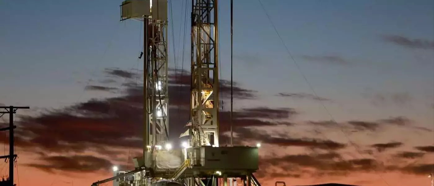 Oil Giants Maintain Production Stability Amid Soaring Prices