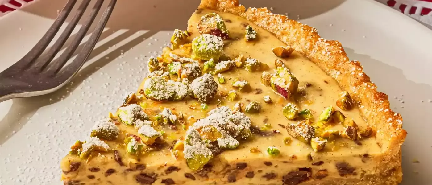 The Art of Crafting a Cannoli Tart: A Culinary Innovation