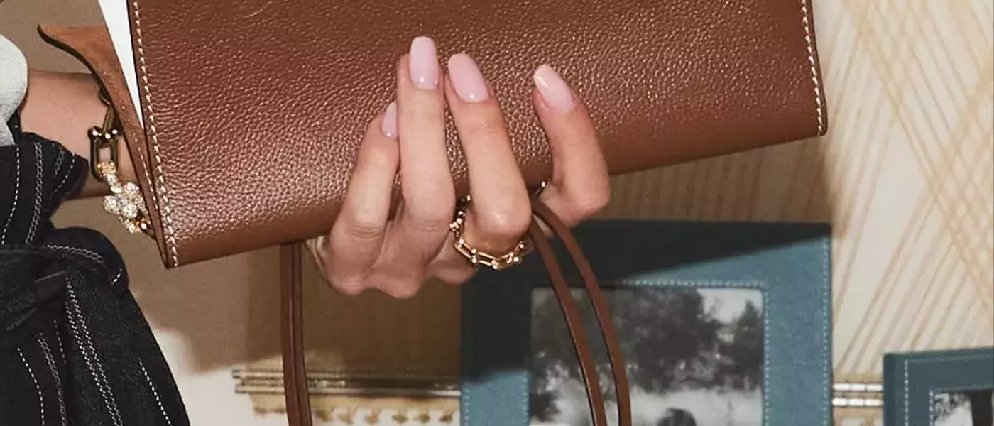 Rosie Huntington-Whiteley Launches Home Decor Line 'Mémoire'
