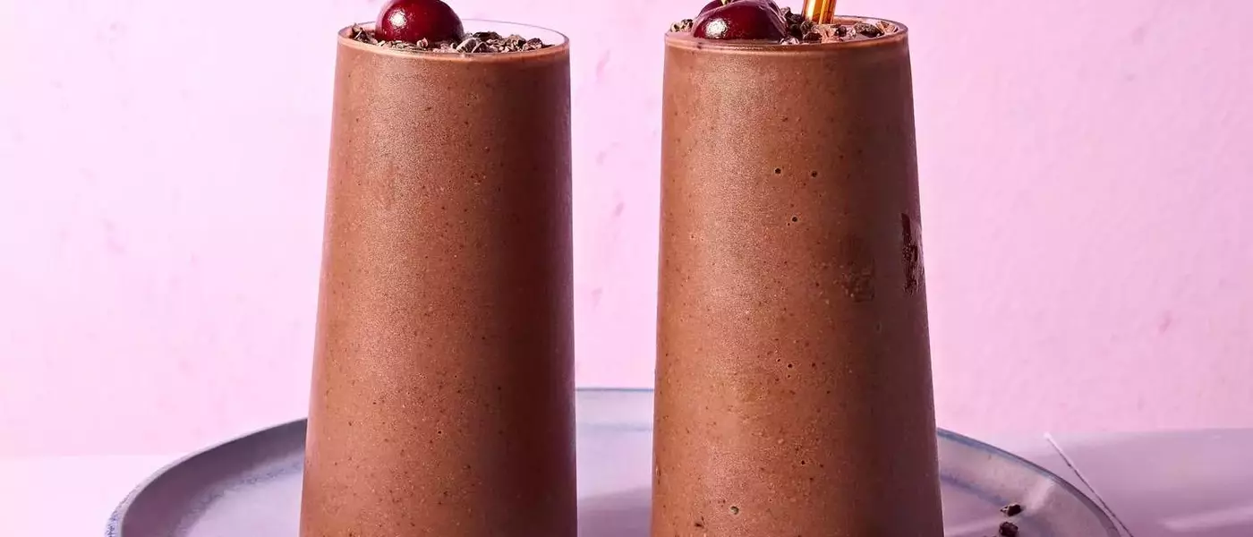Indulge in a 5-Minute Chocolate-Cherry Smoothie: A Black Forest Cake Experience