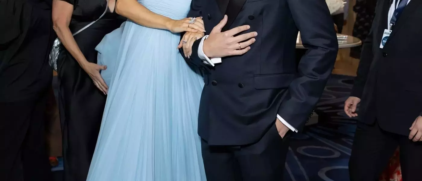 Barbara Palvin and Dylan Sprouse Expecting First Child