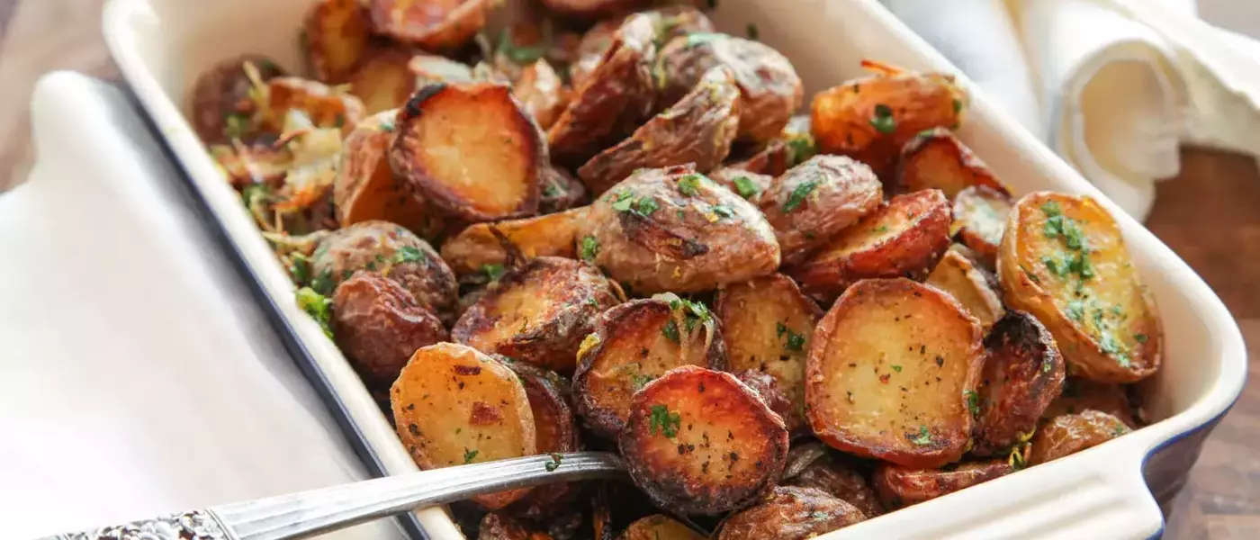 Achieving Ultra-Crispy New Potatoes with Garlic, Herbs, and Lemon