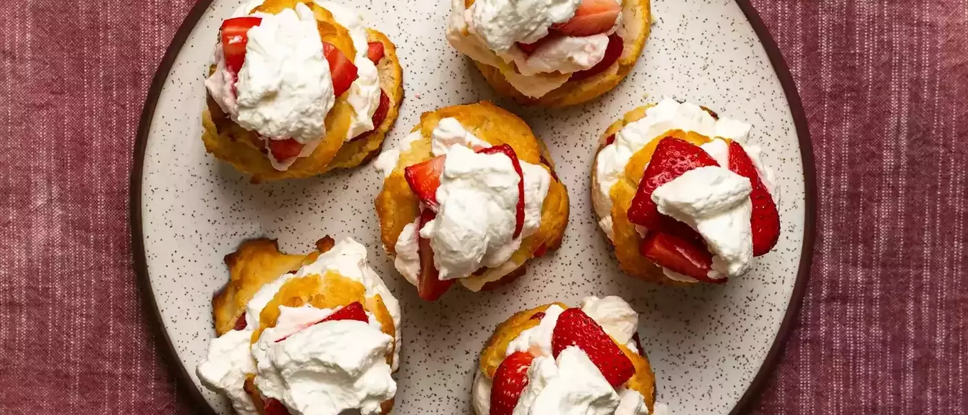 Effortless Strawberry Shortcakes: A Five-Ingredient Delight