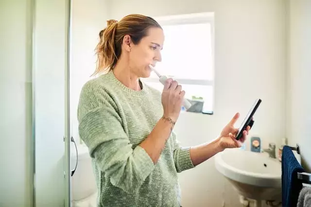 Understanding the Phenomenon of "Breadcrumbing" in Modern Dating