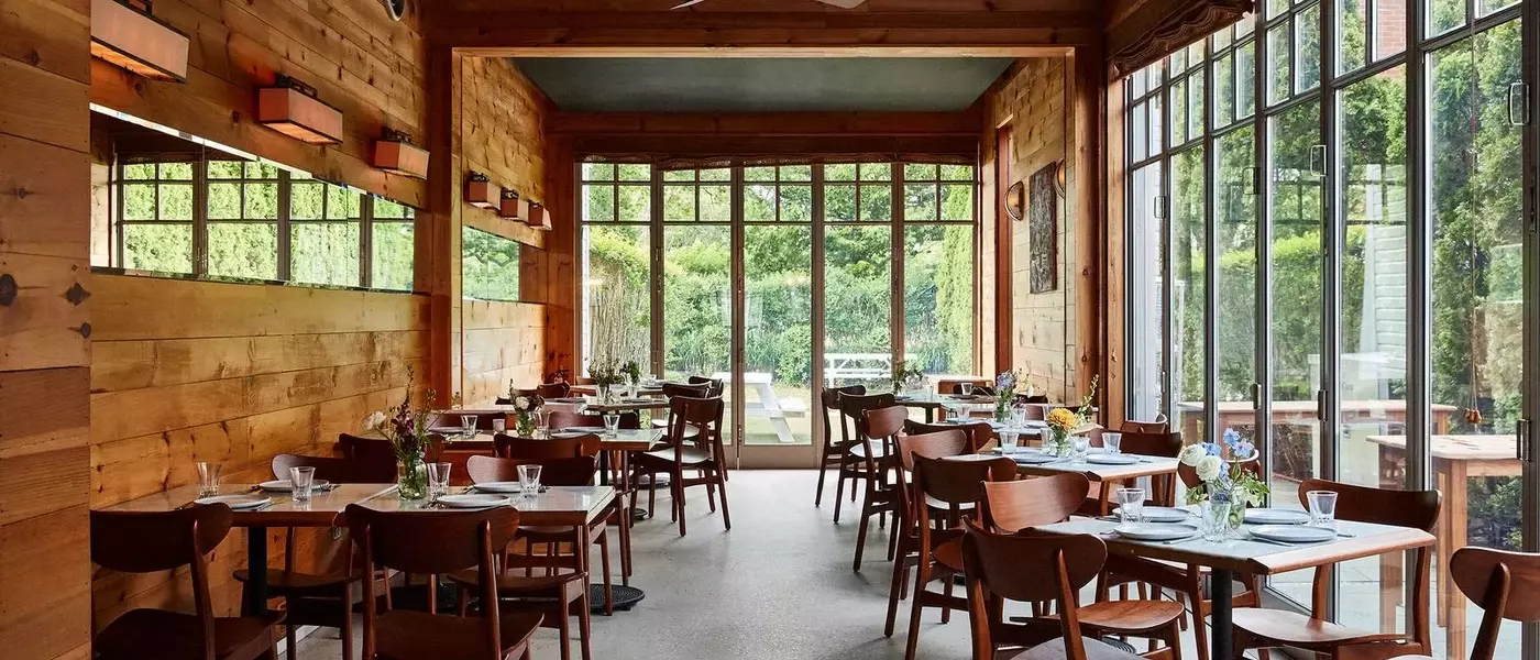 The Ultimate Summer Guide to the Hamptons: Dining, Shopping, and Stays