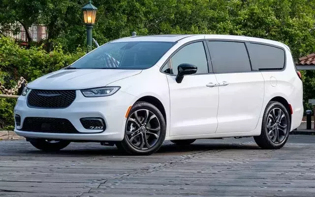 Exploring Top Pre-Owned Minivans and Essential Buying Advice
