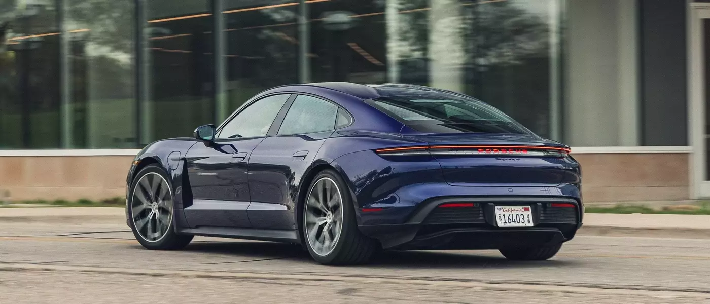 The 2025 Porsche Taycan 4: A Refined Electric Driving Experience