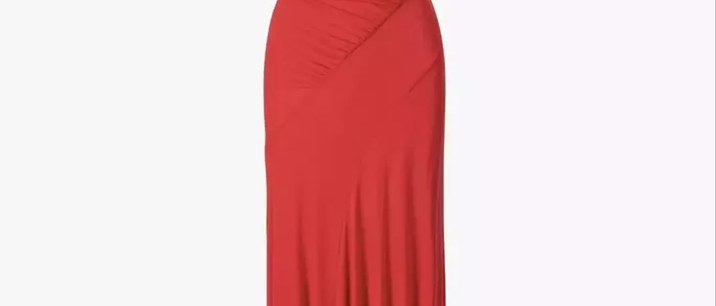 Mastering the Art of Pairing Dresses with Flip-Flops: A Runway-Inspired Guide