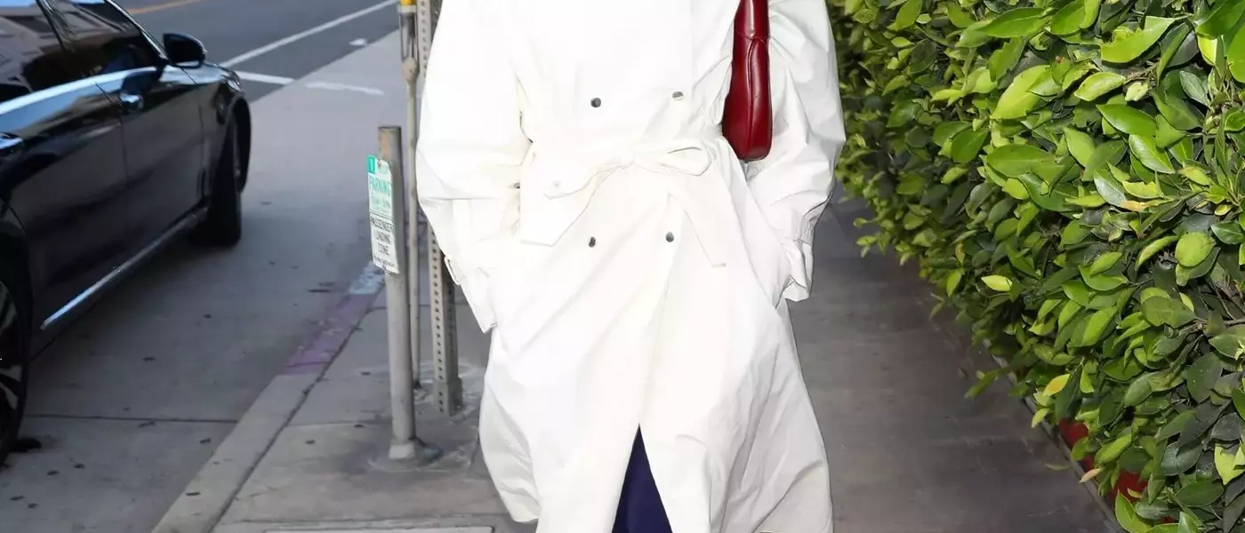 Kaia Gerber's Trench Coat Style: A Fashion Statement in Los Angeles