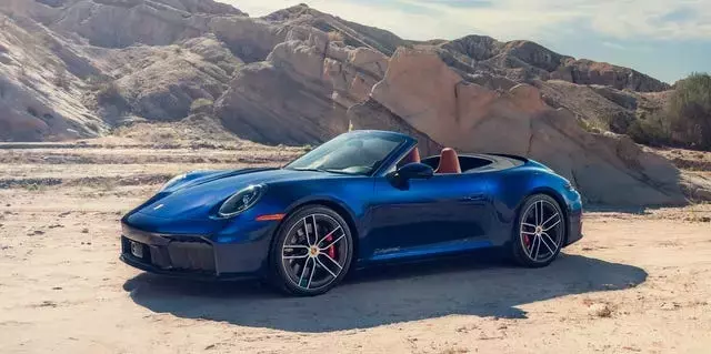 2026 Porsche 911 Carrera 4 GTS Cabriolet: A Detailed Photographic Overview