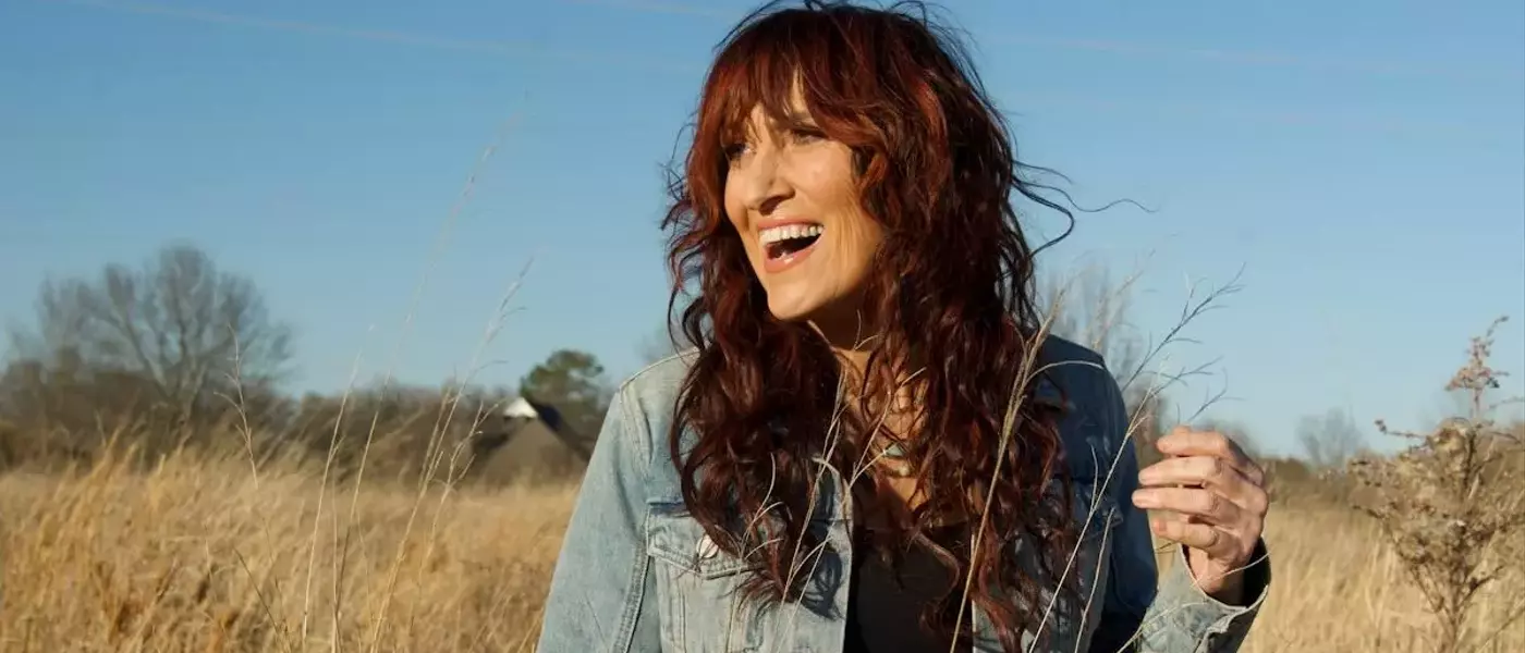Jo Dee Messina Returns with "Bridges" After a Decade-Long Hiatus
