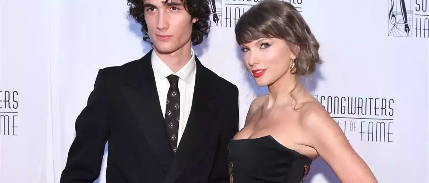 Sombr's Taylor Swift Covers at Songwriters Hall of Fame Gala Praised by Steven Spielberg