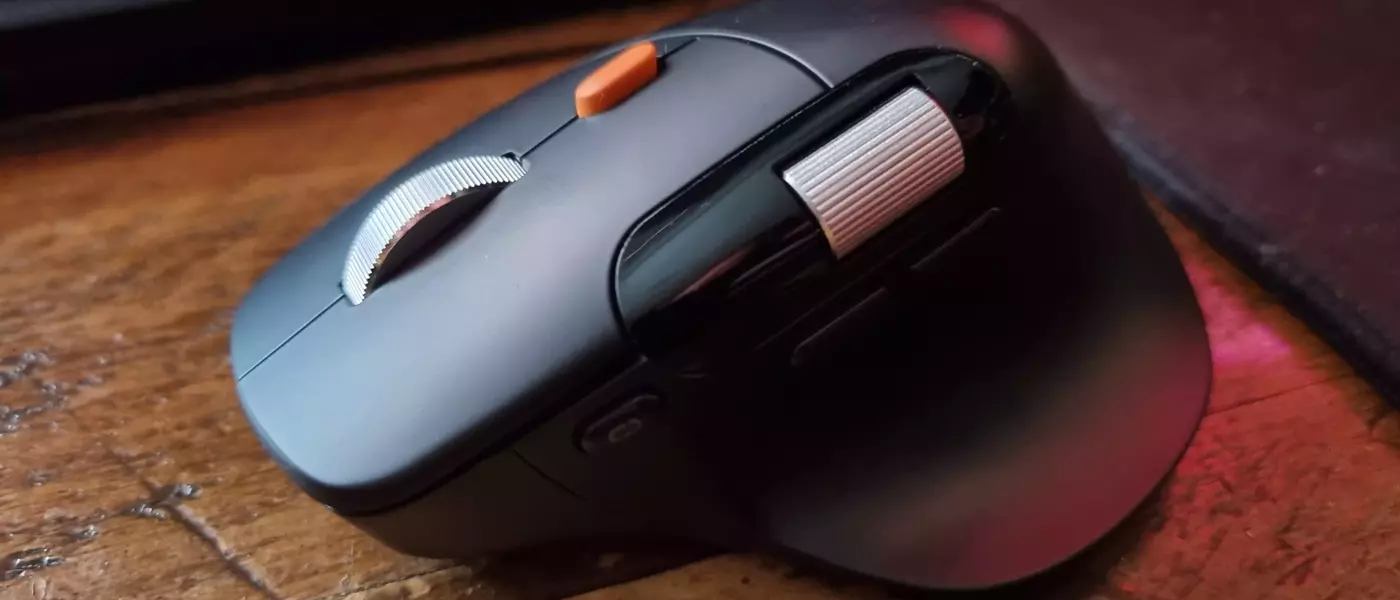 ProtoArc EM25: An Ergonomic Mouse Review - A Budget Option with Notable Flaws