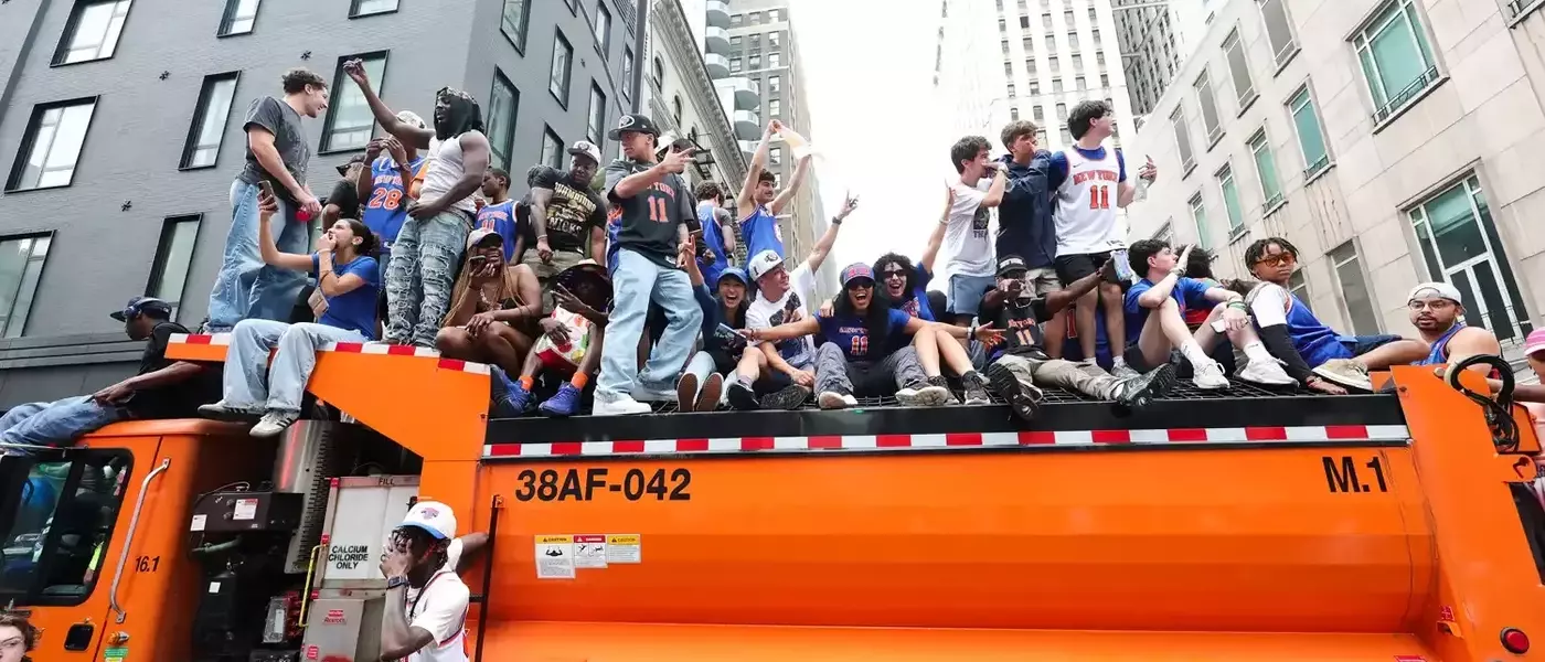 Knicks Player Mistaken for Fan at Championship Parade