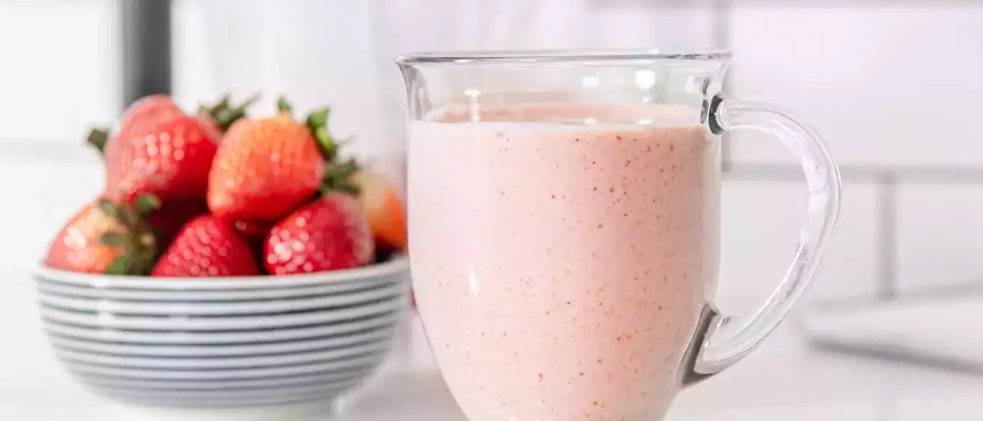 Nostalgic Strawberry-Banana Smoothie: A Creamy Delight