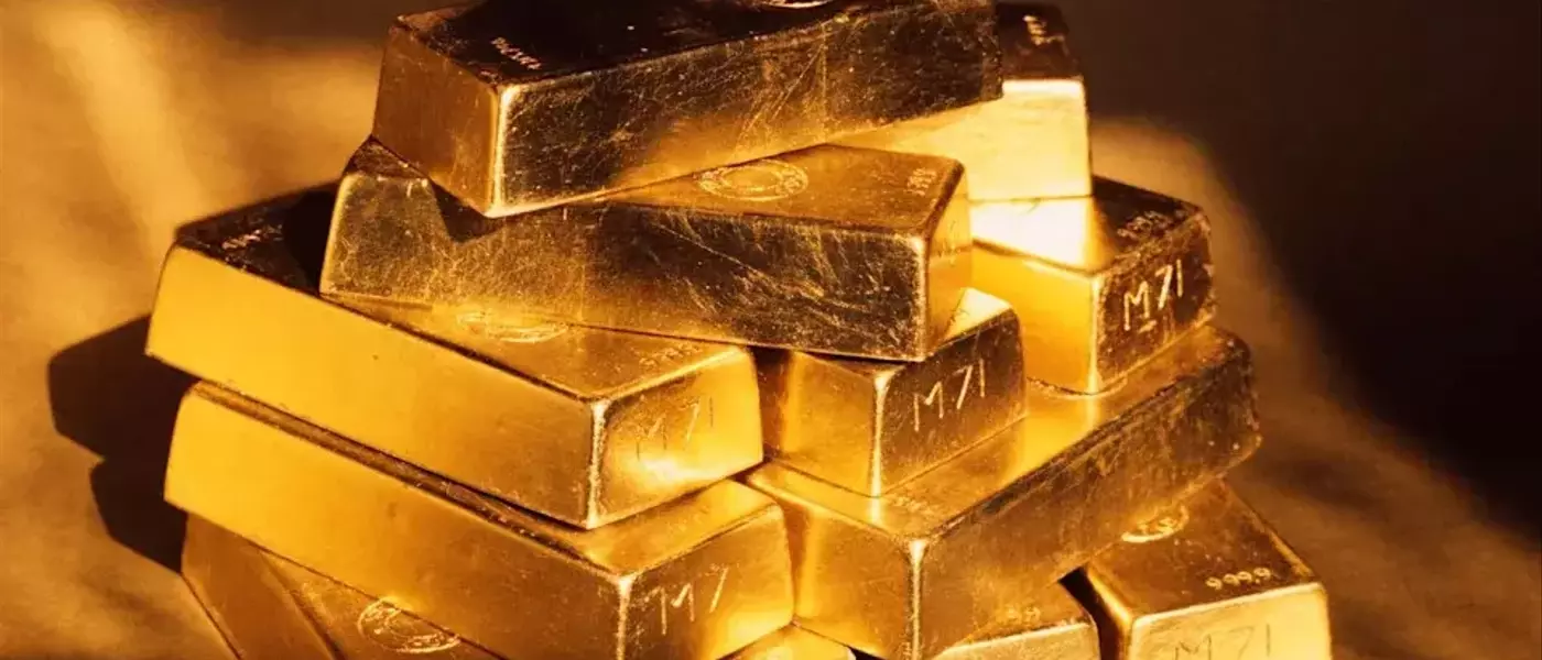 Gold Market Downturn: Opportunities in Top Gold Stocks/ETFs