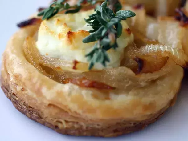 Delectable Sweet Onion and Goat Cheese Tarts with Thyme