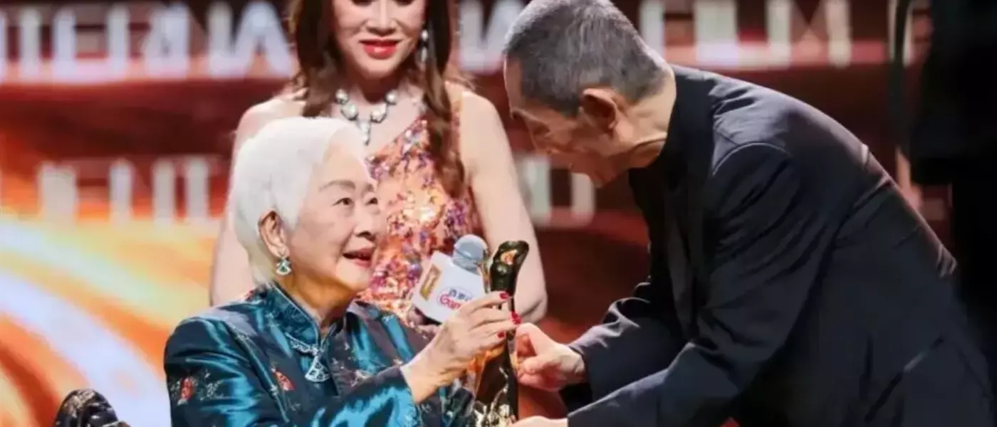 Lisa Lu, Centenarian Actor and Shanghai Lifetime Achievement Honoree, Reunites With Fans at Screening of Restored 'The Arch'