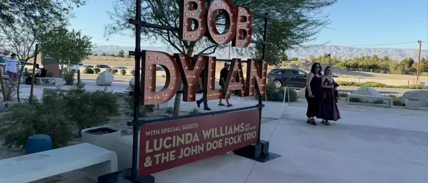 Bob Dylan's Enigmatic Desert Performance: A Review