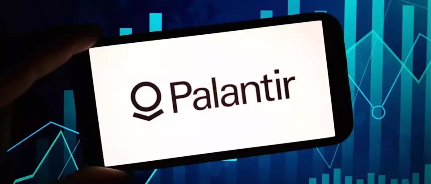 Palantir's Stock Underperforms Amidst European Contract Setbacks, Diverging from Software Peers