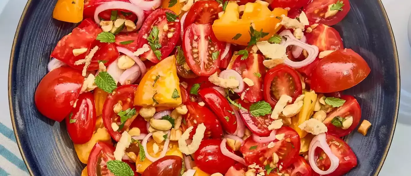 Crispy Tomato Salad: A Delightful Blend of Flavors and Textures