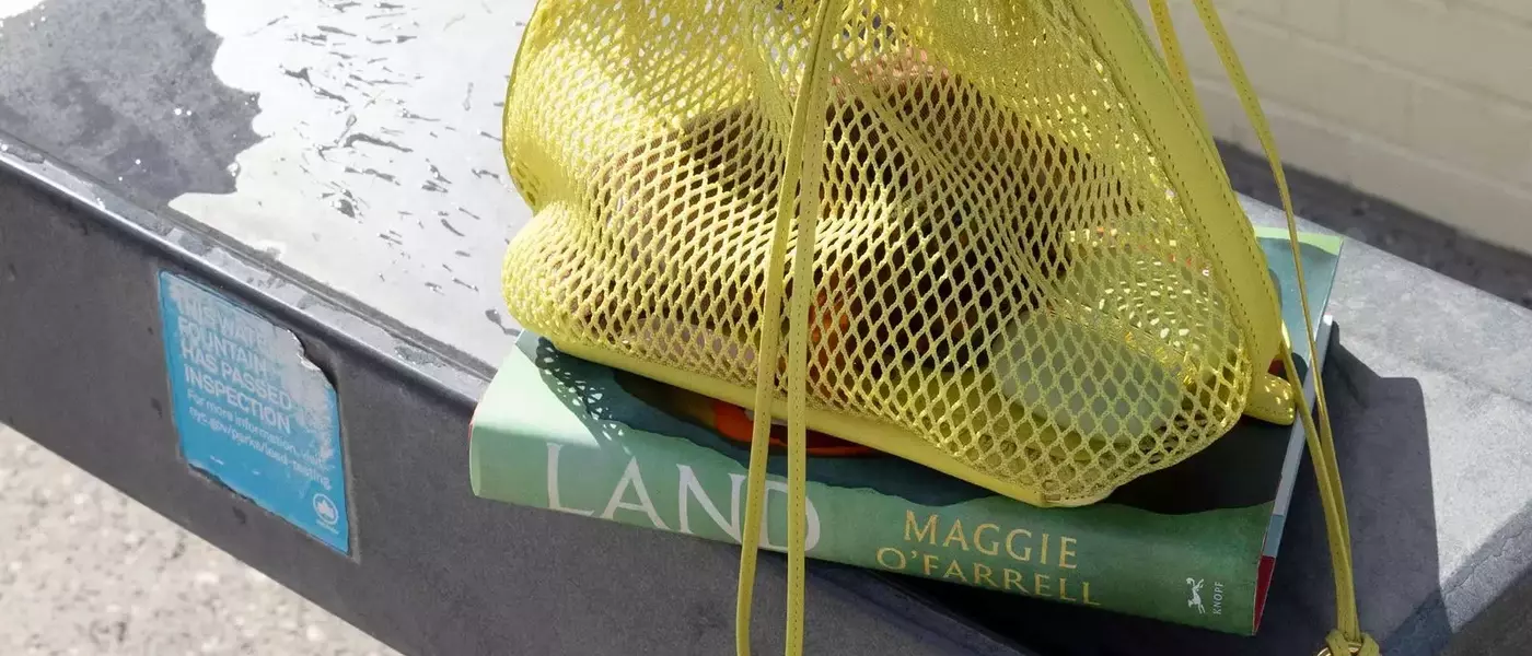 Summer Reading Selection: Stylish Beach Bags for Your Favorite Books