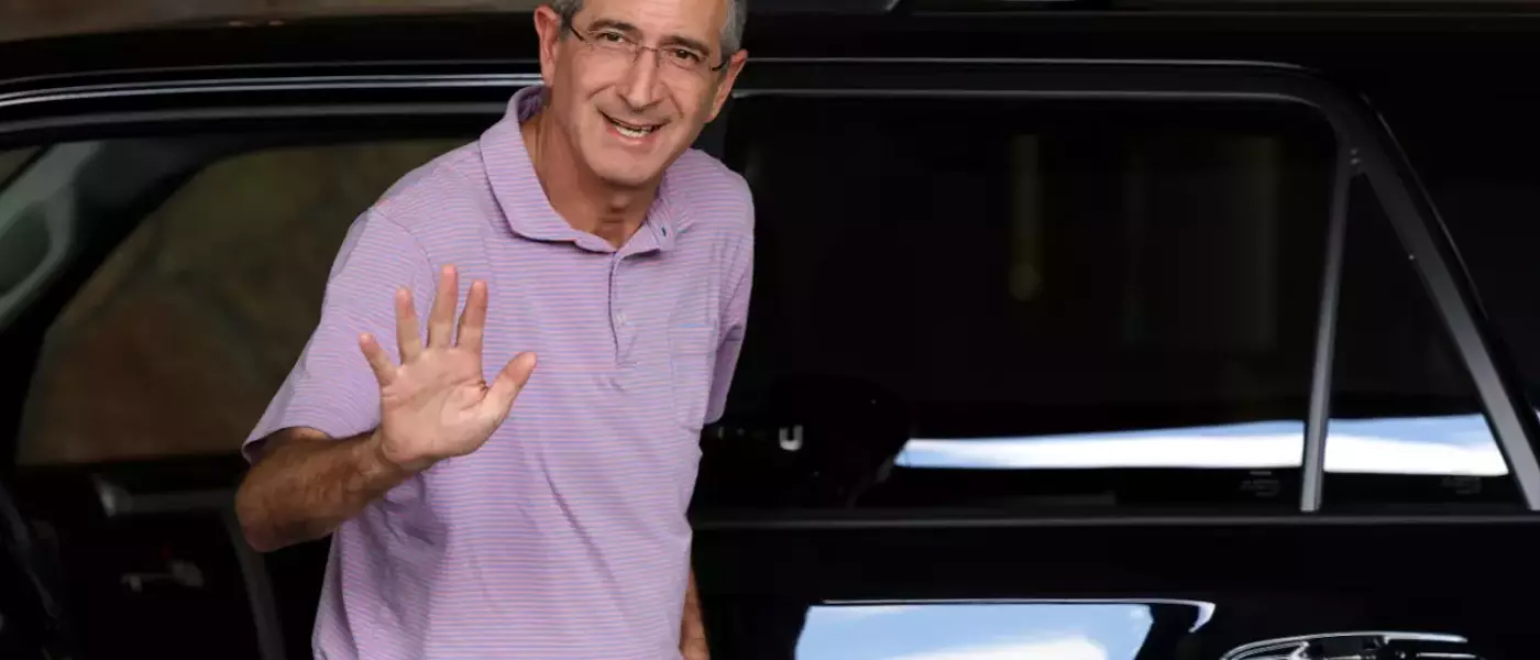 Comcast's Strategic Shift: NBCUniversal Spin-Off Signals End of Vertical Integration Era