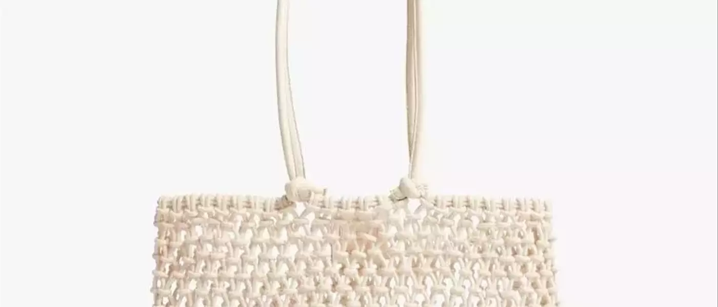 Essential Beach Bags for a Stylish Summer Getaway
