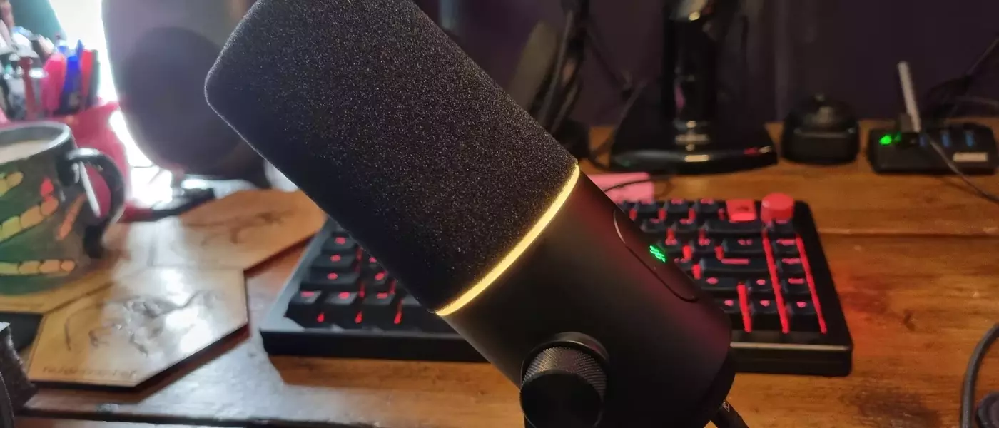Razer Seiren V3 Pro Review: A Versatile Microphone with Software Nuances