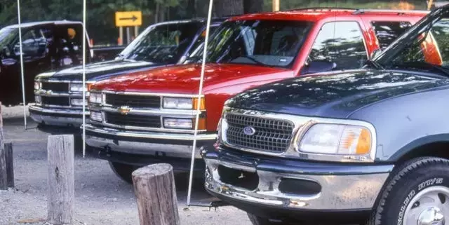 Ford Expedition vs. Chevrolet Suburban & Tahoe: A Vintage SUV Showdown