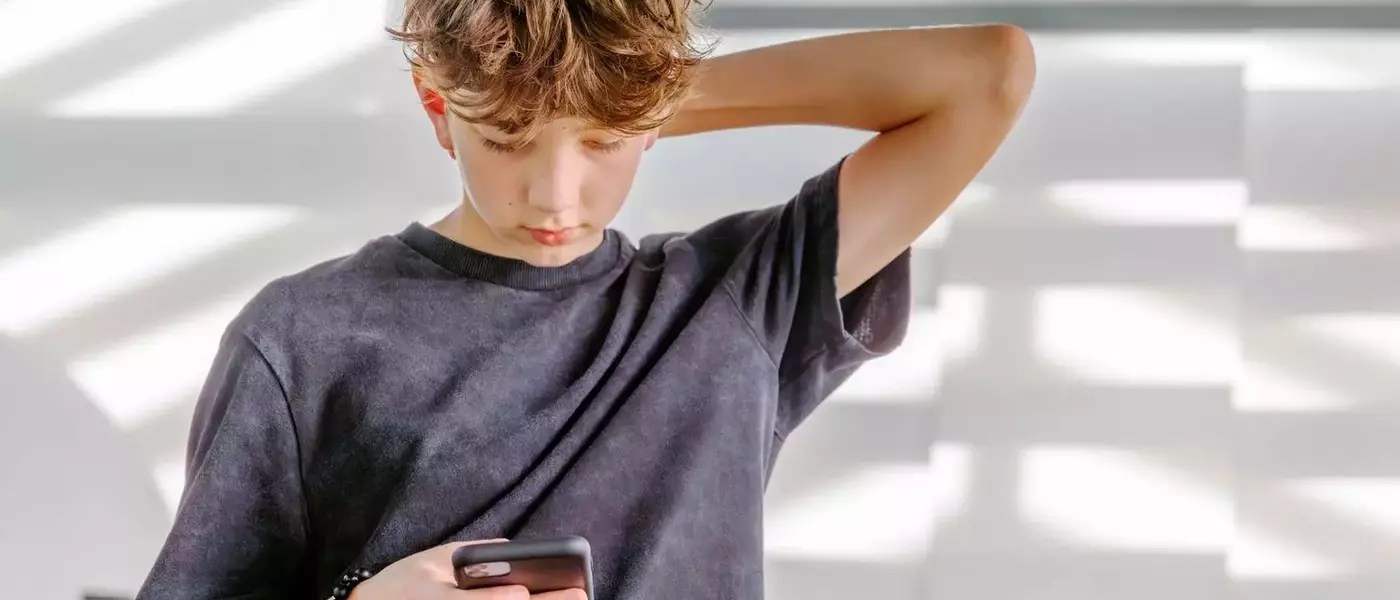 Understanding and Addressing 'Popcorn Brain' in Teenagers