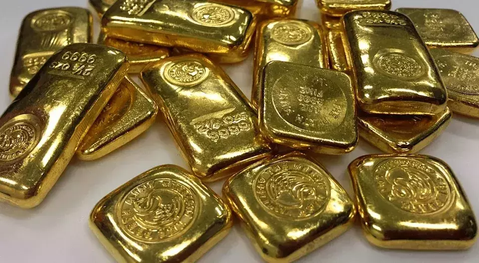 Gold Prices Decline as U.S. Dollar Strengthens
