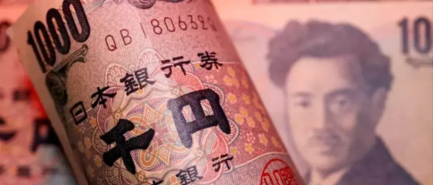 Japanese Yen Remains Weak as Investors Await Intervention, Dollar Stabilizes