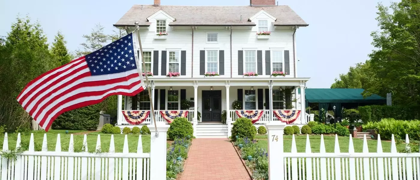 The Hedges Inn: A Timeless Hamptons Retreat Reimagined