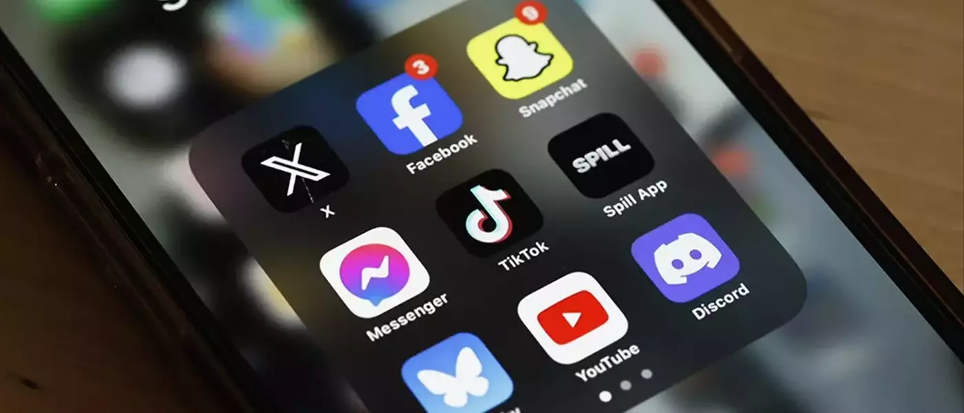 UK Government Considers Social Media Curfew for Older Teens, Following Ban for Under-16s