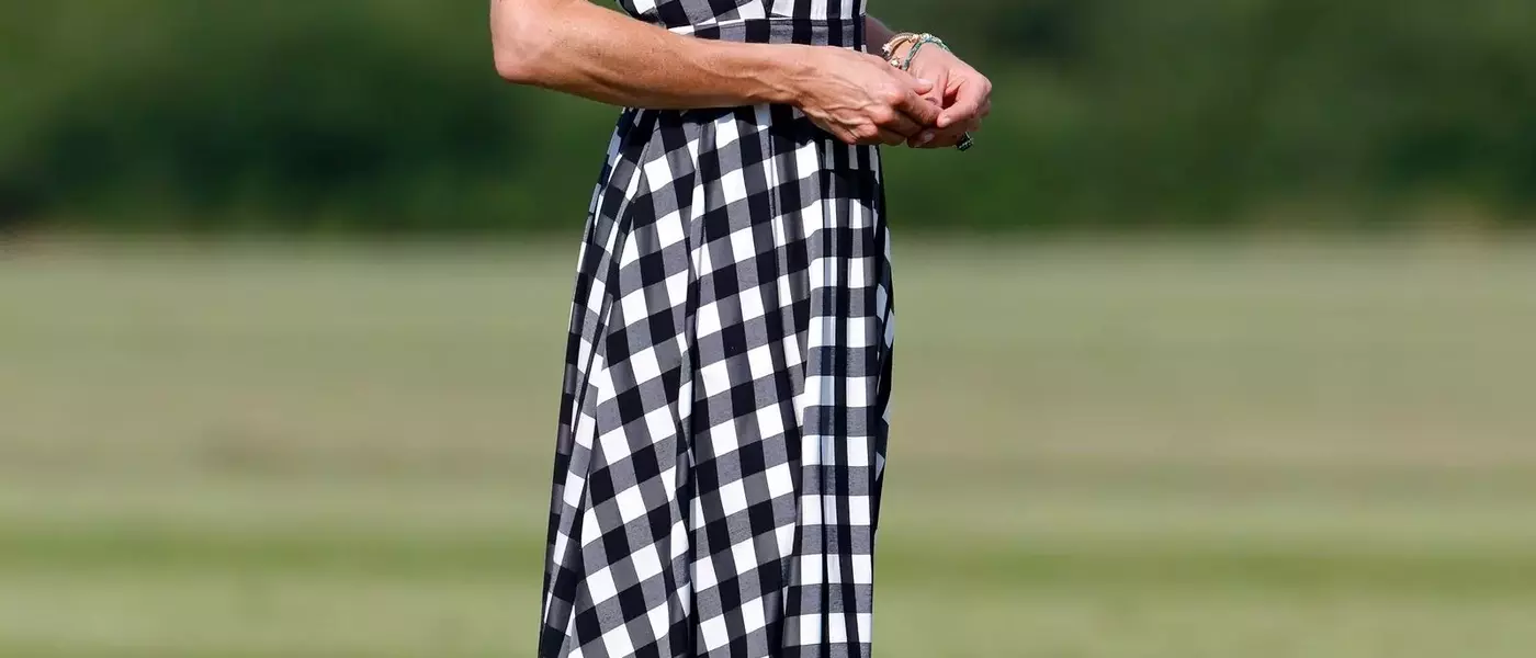 Royal Gingham: A Timeless Summer Fashion Statement