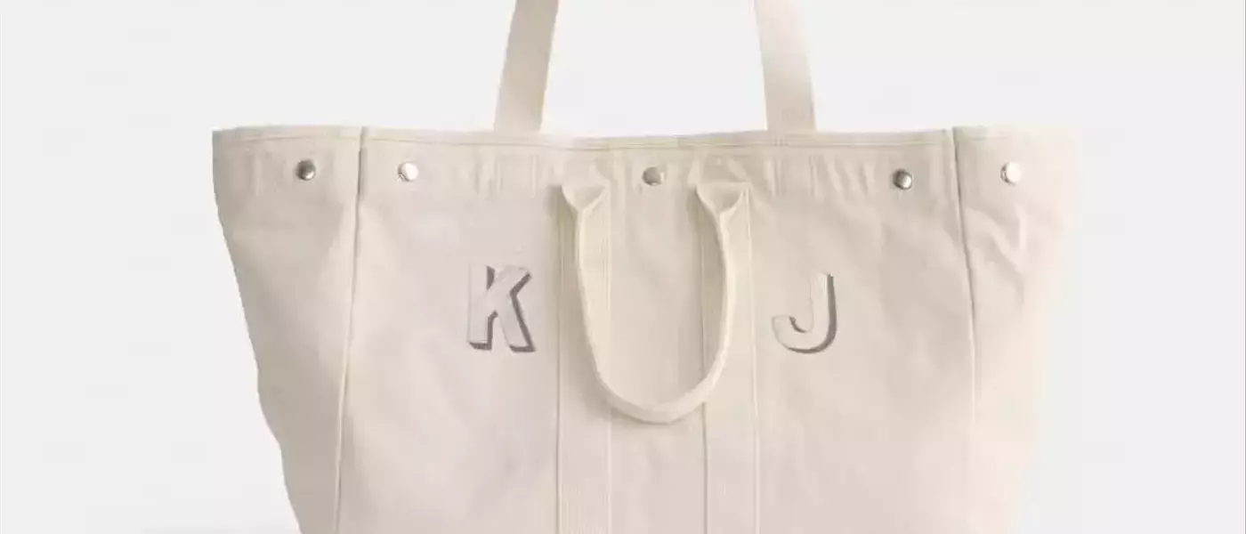 The Alex Mill Tote: A Fashion Essential for Everyday Life and Travel