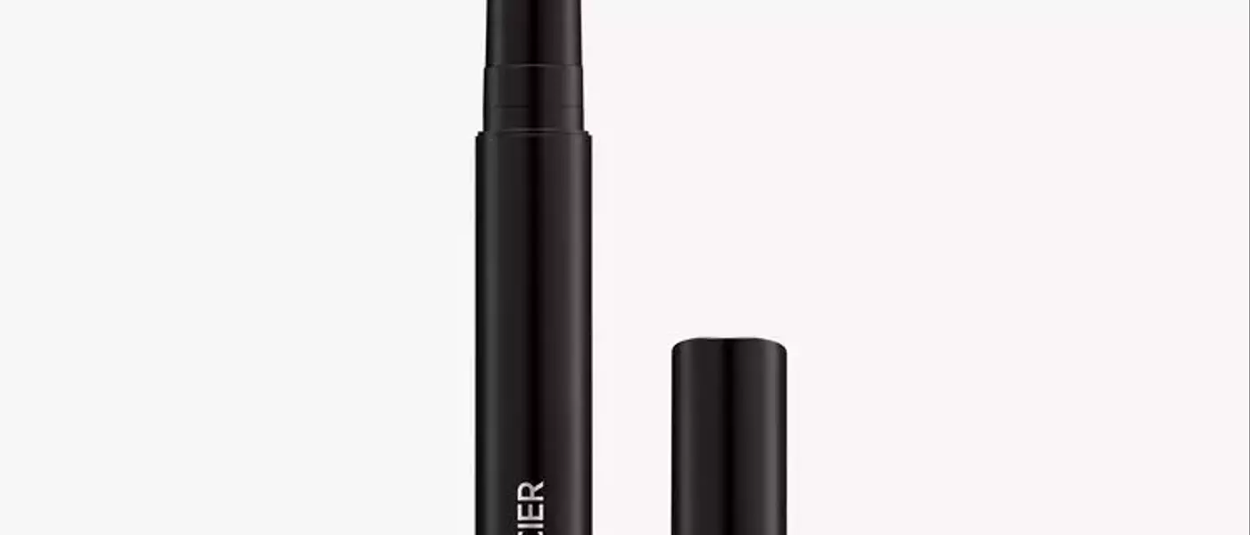 Enhancing Blue Eyes: Expert Makeup Techniques and Product Recommendations