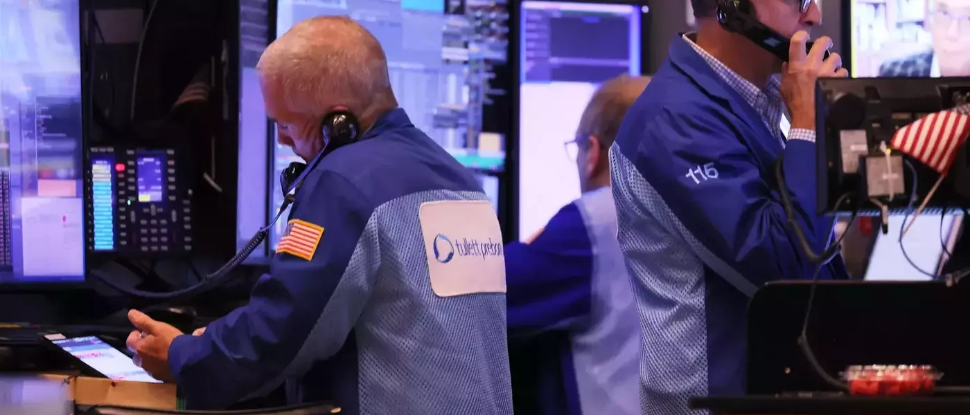 Understanding Leveraged and Non-Leveraged Nasdaq ETFs: QQQ vs. TQQQ