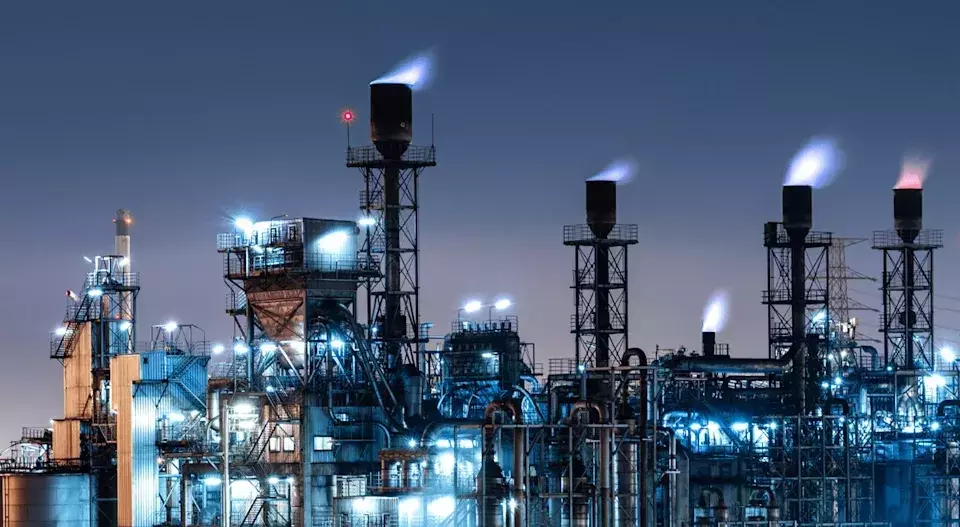 Oil Prices Plummet Amidst Easing US-Iran Tensions