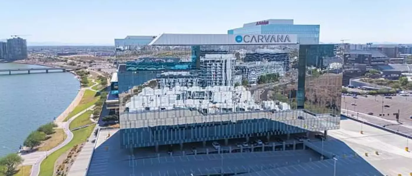 Carvana's Path: Growth, Digital Dominance, and Valuation Challenges