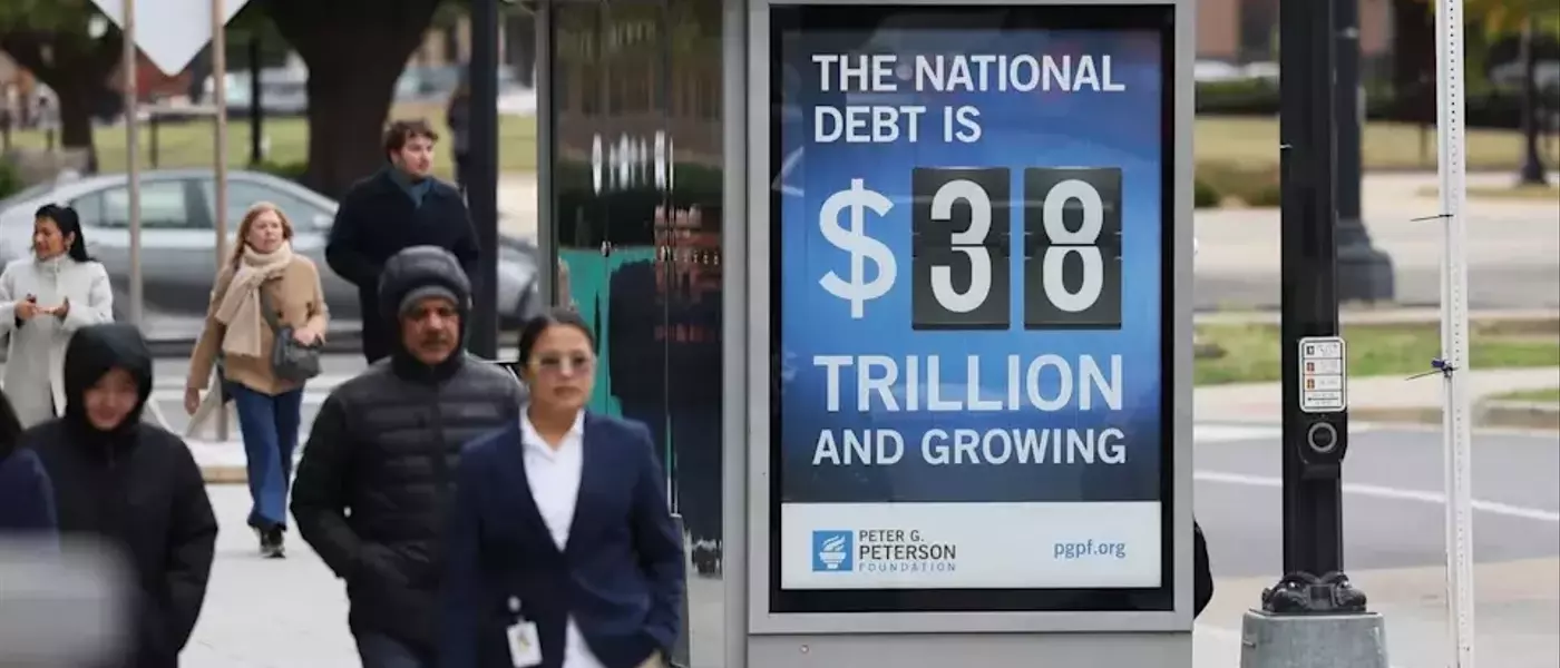 US Debt Surges, Fueling Investor Shift to Bitcoin and Gold